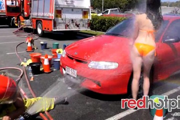 RedHotPie-bikini-girls-Car-wash-hosted-by-Sexyon-TV