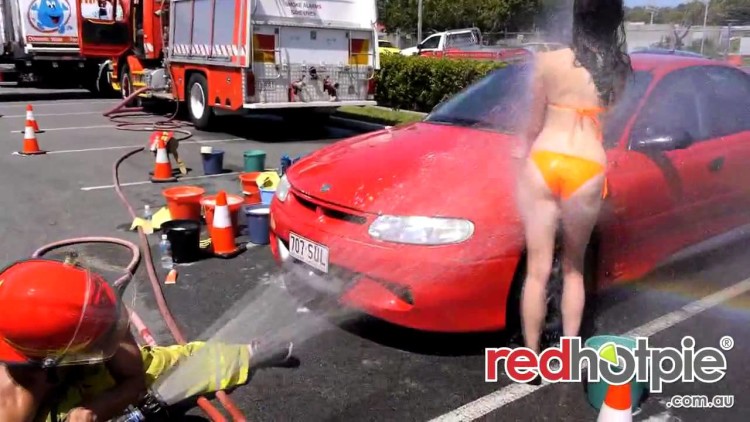 RedHotPie-bikini-girls-Car-wash-hosted-by-Sexyon-TV